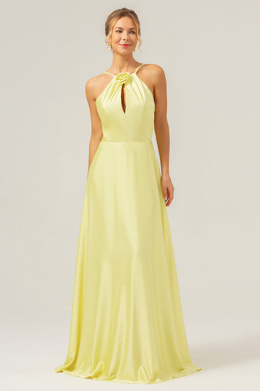 Robe de demoiselle d'honneur longue jaune trapèze dos nu avec découpes et fleur