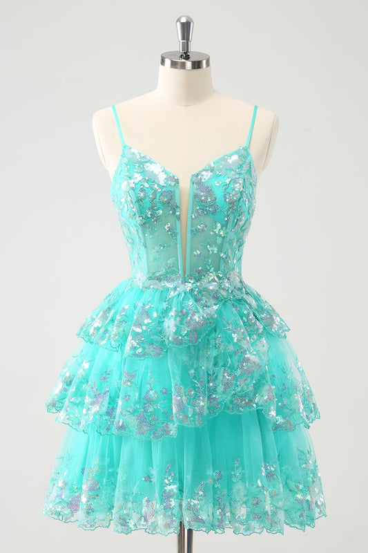Robe de bal courte trapèze verte à fines bretelles, ornée de sequins et à plusieurs niveaux