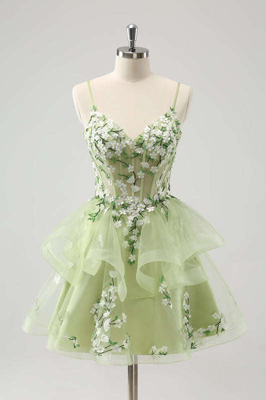 Robe de bal courte évasée vert clair avec applications et volants