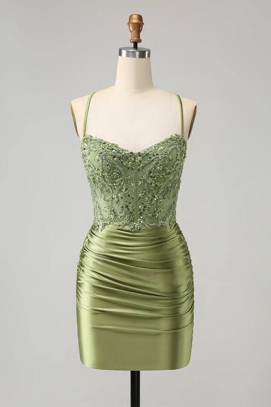 Robe de bal moulante vert clair étincelant à fines bretelles avec appliques