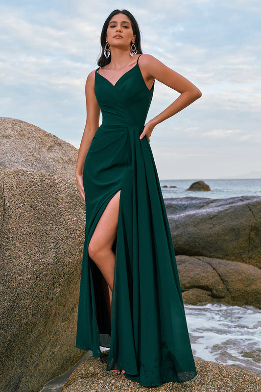 Robe longue de demoiselle d'honneur vert foncé coupe évasée à bretelles spaghetti, froncée avec fente