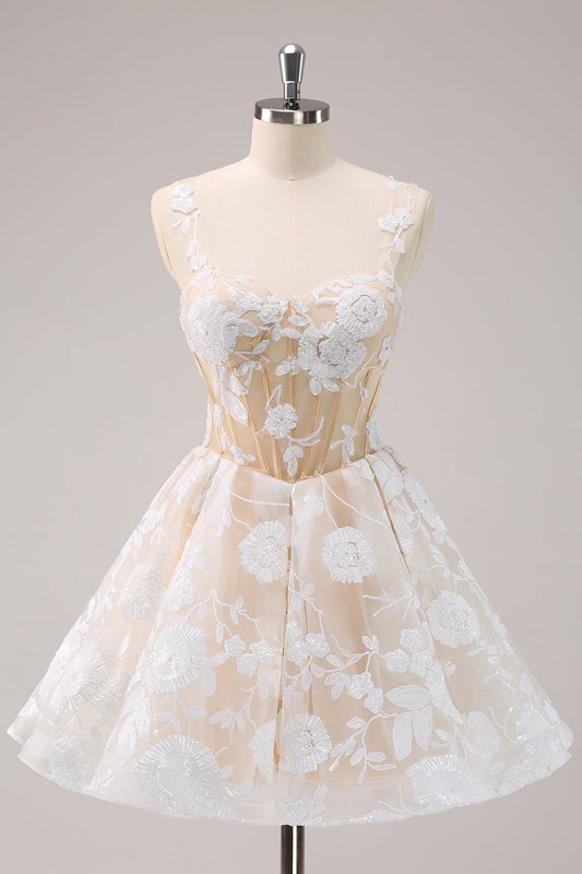 Robe de soirée courte corselet évasée fleurie blanche scintillante
