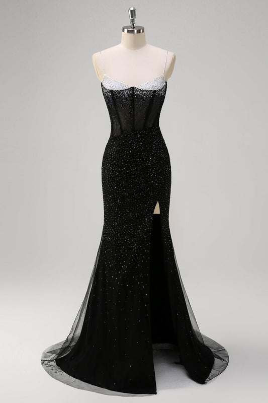 Robe de bal longue noire brillante sirène à bretelles spaghetti, corset et perles avec fente