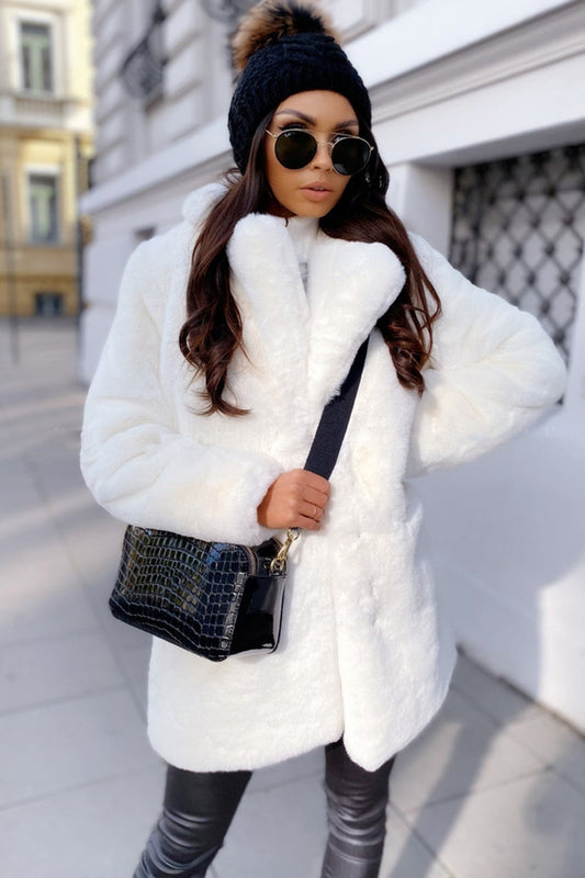 Manteau de fourrure blanc moelleux pour femme avec poches