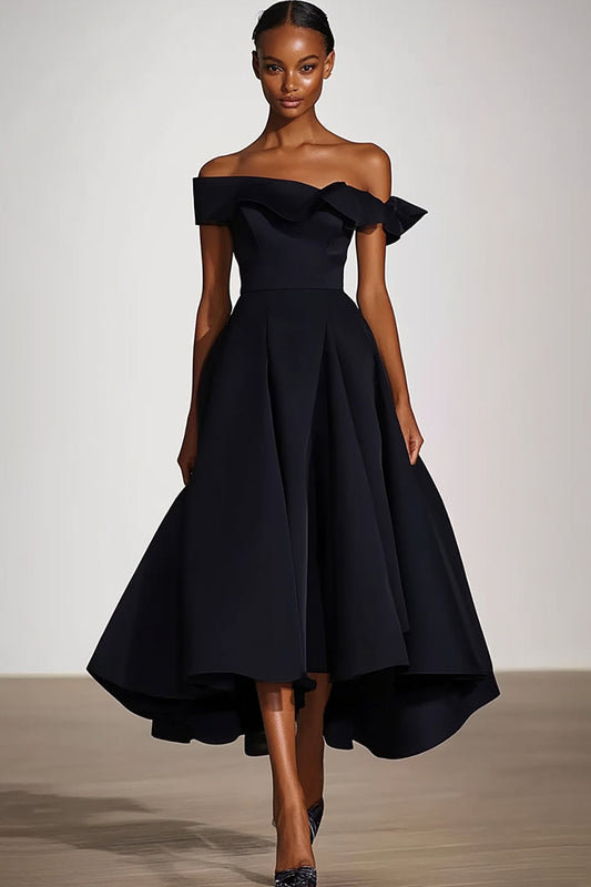 Robe de soirée noire en satin coupe A décolleté épaules dénudées