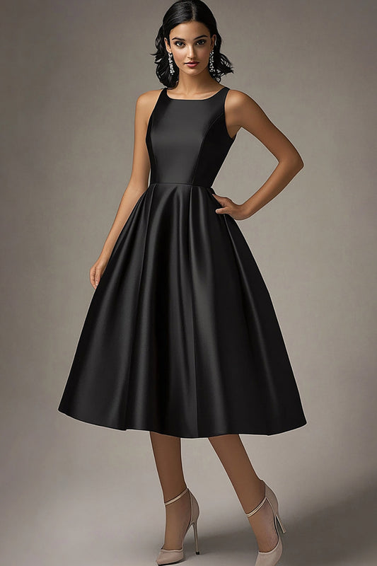Robe de soirée midi plissée en satin coupe trapèze noire