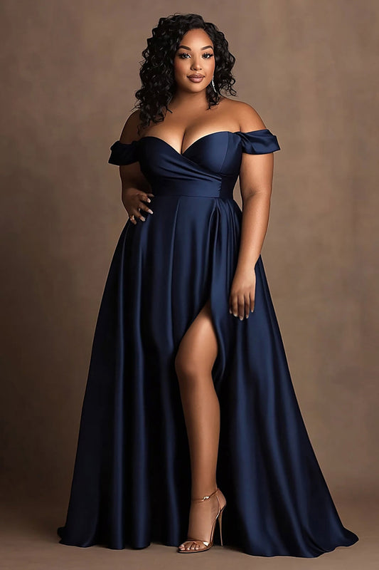 Robe de soirée longue satinée bleu marine grande taille à épaules dénudées avec fente