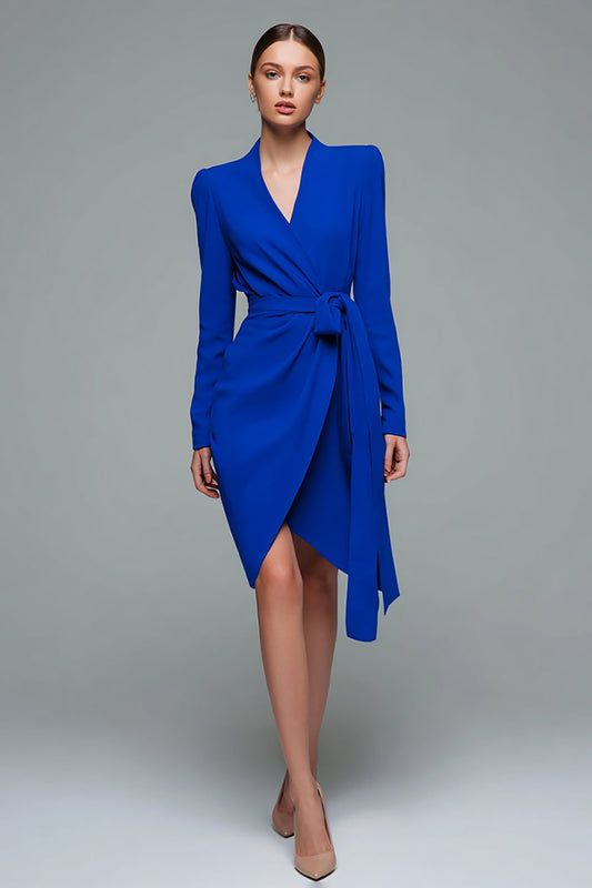 Robe de travail fourreau courte bleu roi avec col en V et ceinture