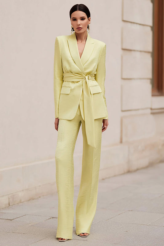 Costume d'affaires 2 pièces à revers crantés Daffodil avec ceinture