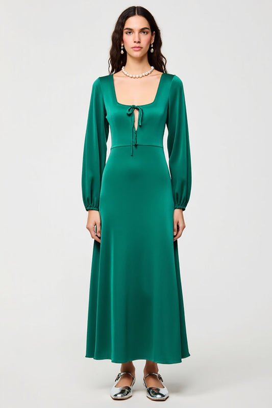 Robe de soirée verte à manches longues et col carré