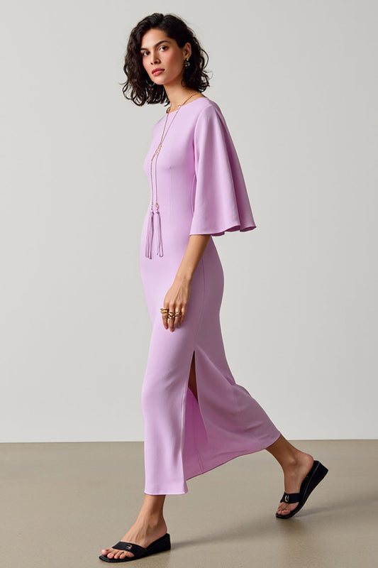 Robe fourreau mauve clair avec manches à volants et fente pour invitée de mariage
