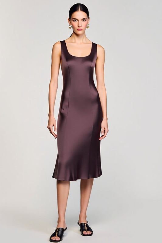 Robe fourreau midi marron à col carré pour invitée de mariage