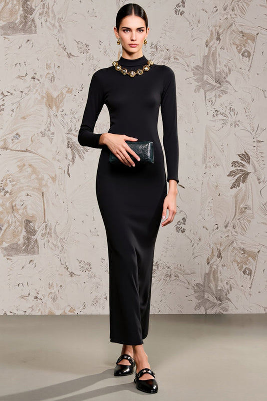 Robe de soirée noire à manches longues et col montant