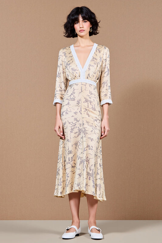 Robe fourreau midi imprimée abricot pour invitée de mariage