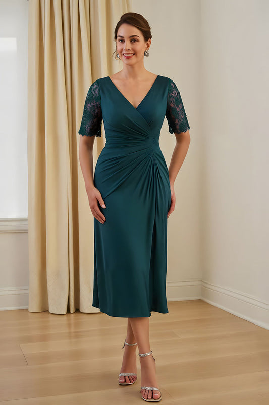 Robe de demoiselle d'honneur mi-longue froncée à encolure en V en crêpe de pin avec dentelle
