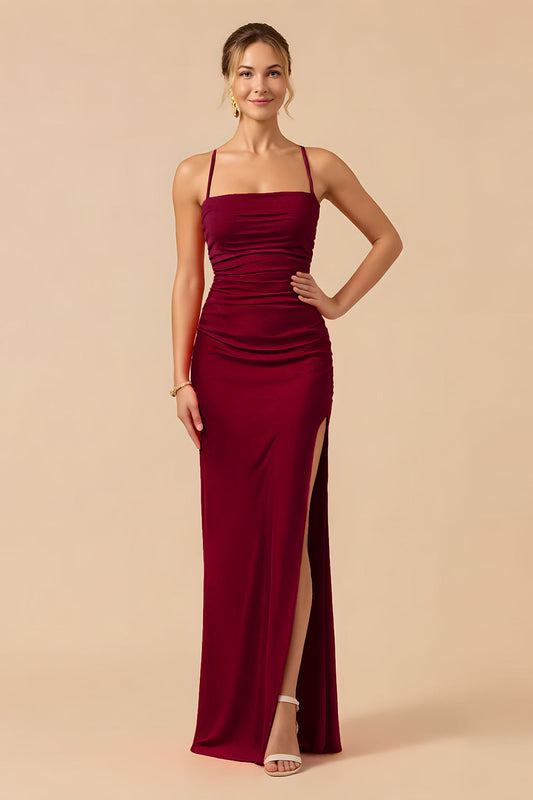 Robe longue de demoiselle d'honneur fendue fourreau bordeaux à fines bretelles