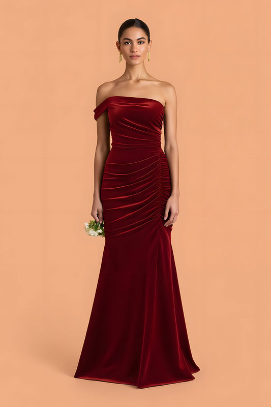 Robe longue de demoiselle d'honneur asymétrique en velours froncé sirène bordeaux