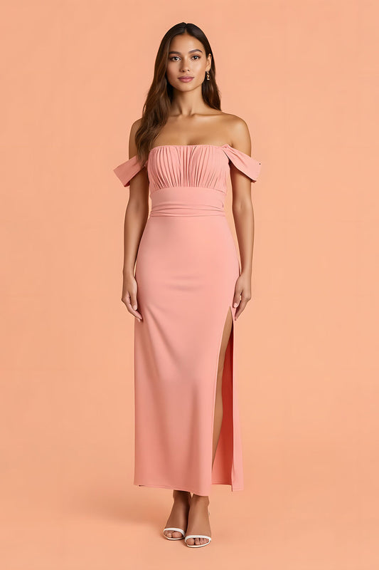 Robe longue de demoiselle d'honneur fendue, coupe droite, décolleté épaules dénudées, coloris blush