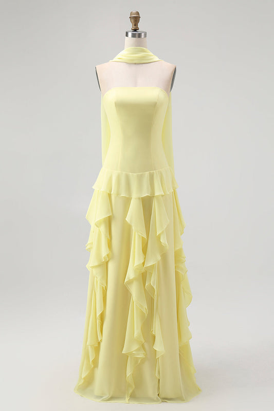 Robe longue de demoiselle d'honneur jaune sans bretelles à volants et traîne en ruban