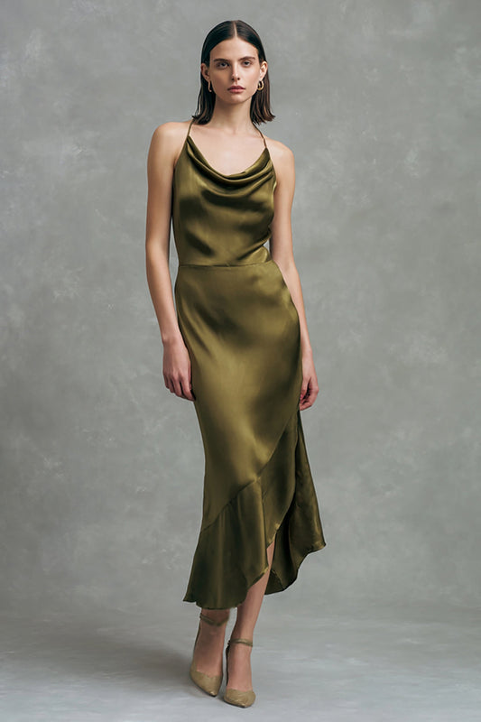 Robe longue de soirée vert olive en satin avec col bénitier et volants