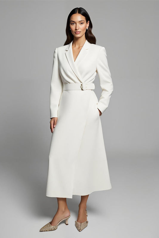 Robe blazer longue évasée à revers crantés, coloris ivoire, avec poches