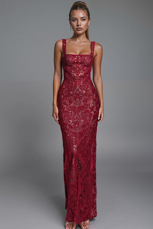 Robe de soirée fourreau rouge foncé en dentelle à encolure carrée