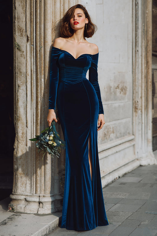 Robe de demoiselle d'honneur longue bleu foncé froncée sirène à épaules dénudées avec fente