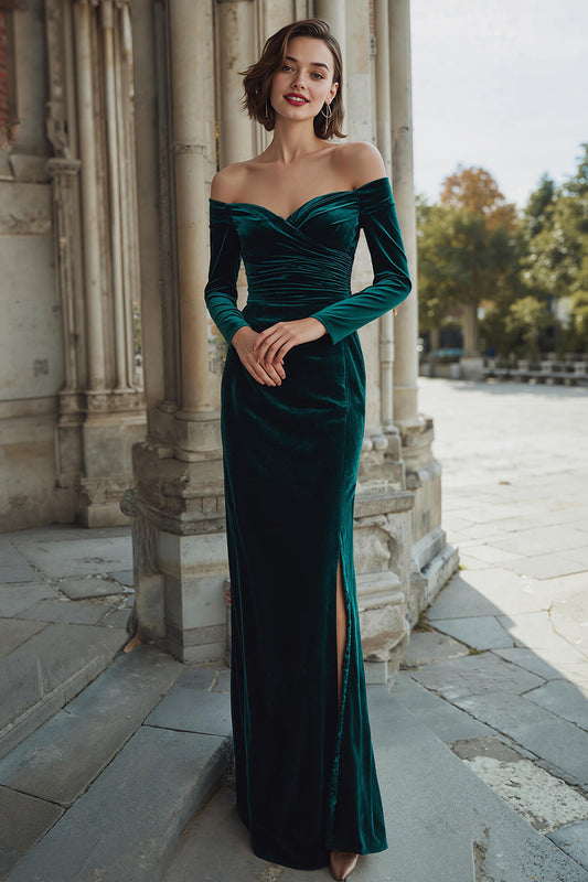 Robe longue de demoiselle d'honneur fendue vert foncé froncée à épaules dénudées