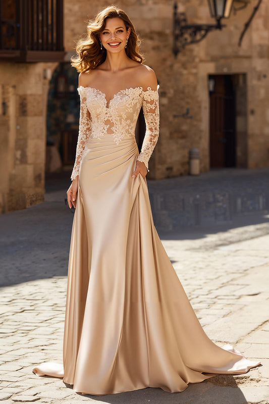 Robe de mariée sirÚne champagne épaules dénudées avec appliques en dentelle et traßne chapelle