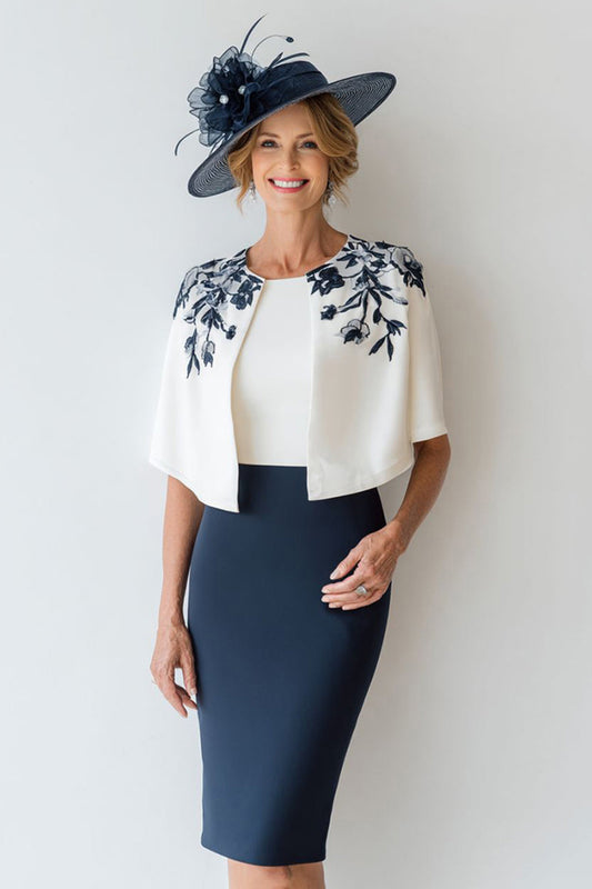 Robe courte fourreau satinée bleu marine fleurie en 2 pièces pour la mère de la mariée