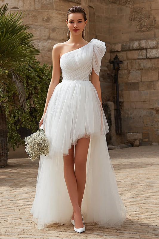 Vestido de novia de tul marfil asimétrico de un solo hombro con corte alto-bajo