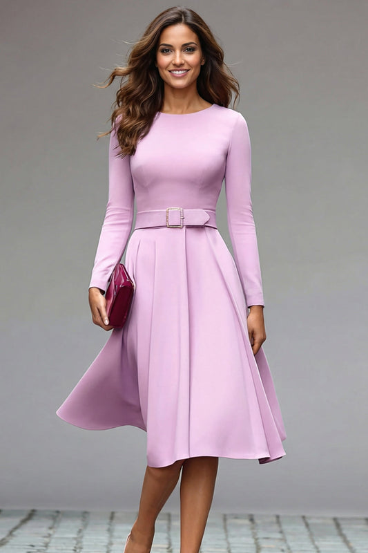 Robe de travail midi évasée à col rond lilas avec ceinture