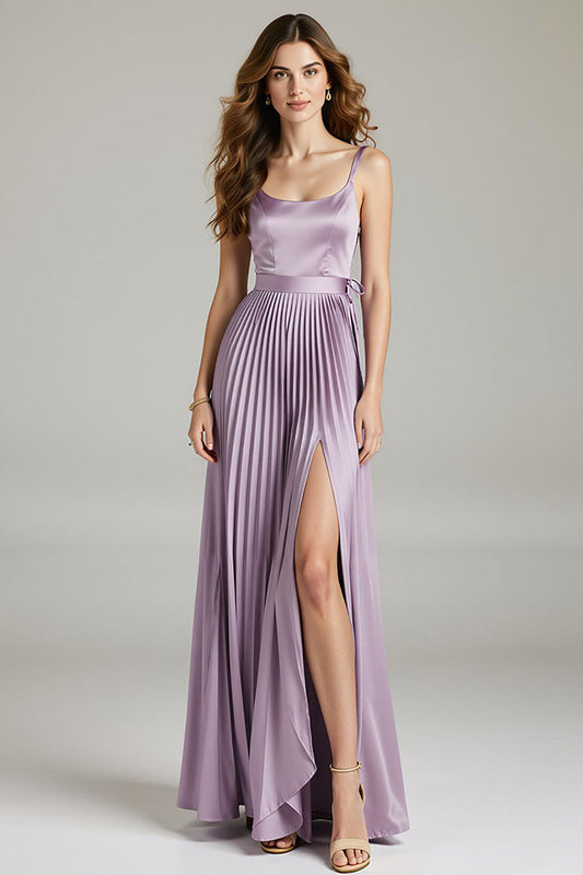 Robe de soirée plissée en satin à fines bretelles violette