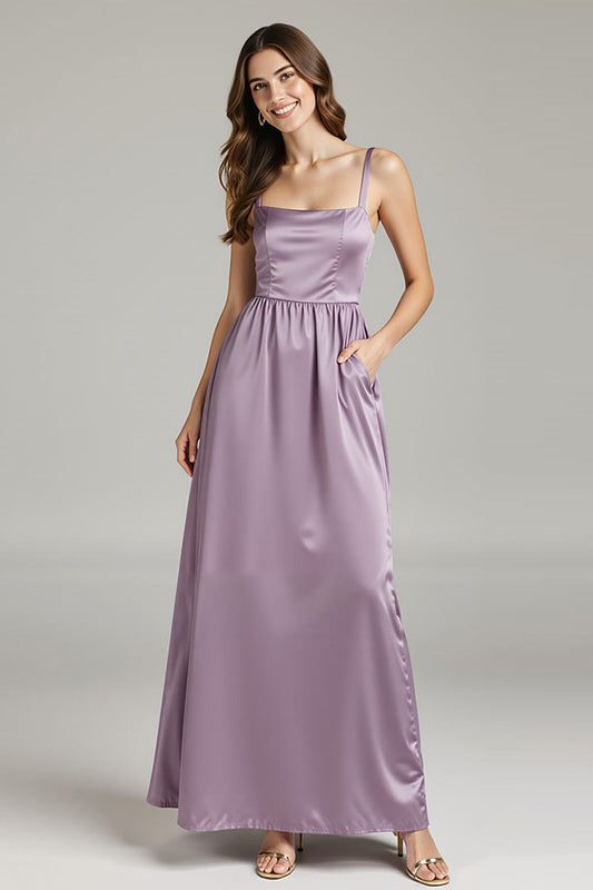 Robe de soirée trapèze en satin violet clair à fines bretelles avec poches