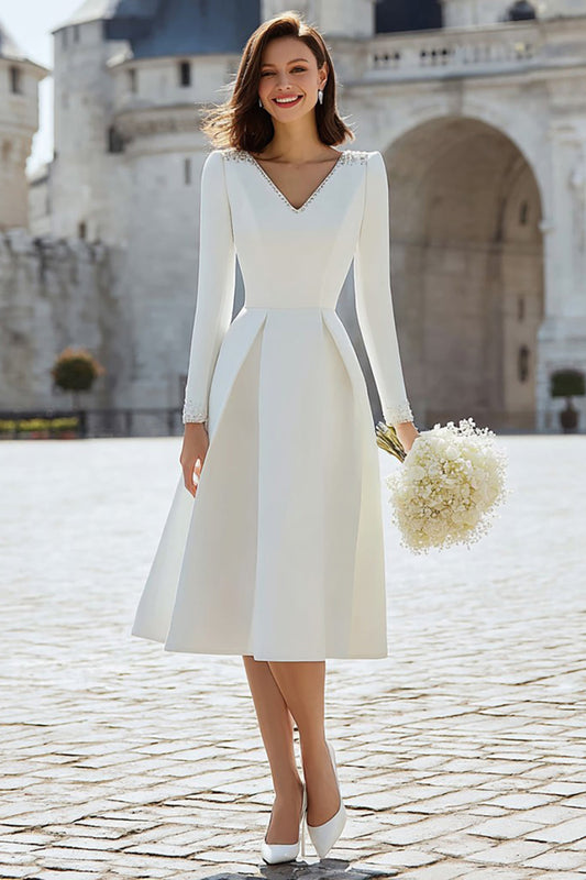 Robe de fiançailles mi-longue évasée à col en V et perles ivoire