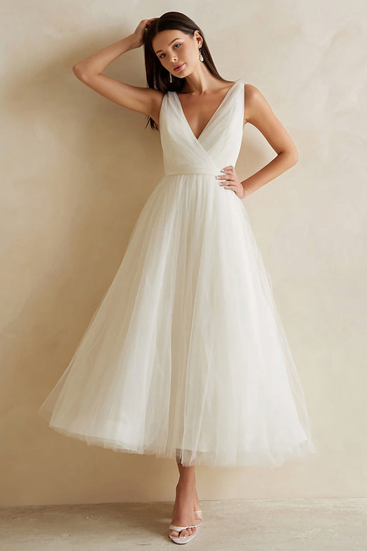 Robe de mariée mi-longue en tulle blanc col V coupe trapèze