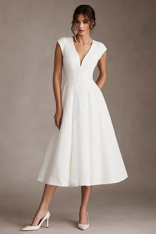 Robe de fiançailles mi-longue évasée à col en V en jacquard blanc