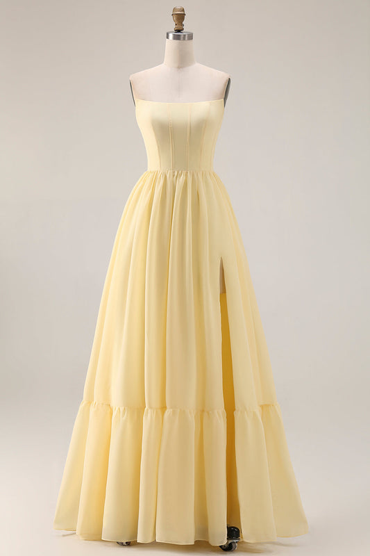 Robe de demoiselle d'honneur longue sans bretelles en chiffon coupe A avec corset et fente, coloris sorbet citron