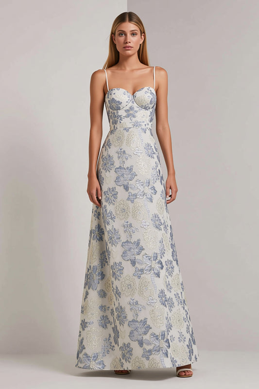 Robe longue fleurie bleu poudré à bretelles spaghetti et coupe trapèze