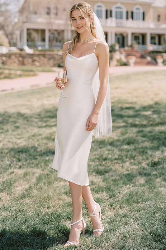 Robe de mariée fourreau mi-longue blanche à fines bretelles