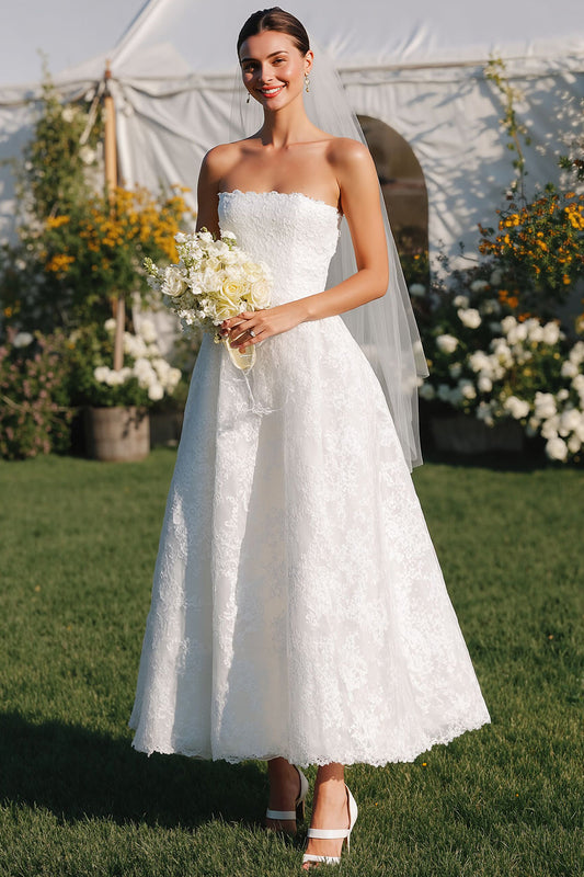 Robe de mariée longue bustier ligne A en dentelle blanche