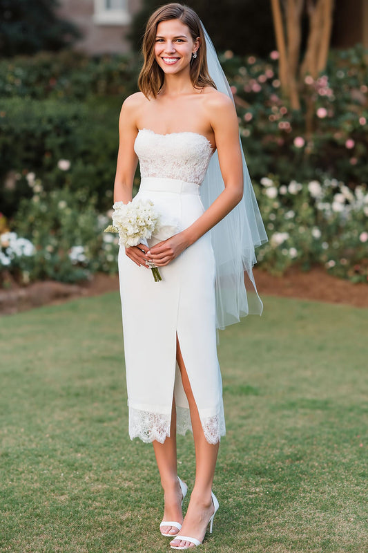 Robe de mariée fourreau mi-longue blanche bustier en dentelle avec fente