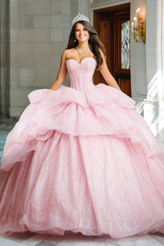 Vestido de quinceañera con volantes, corsé sin tirantes y brillantes