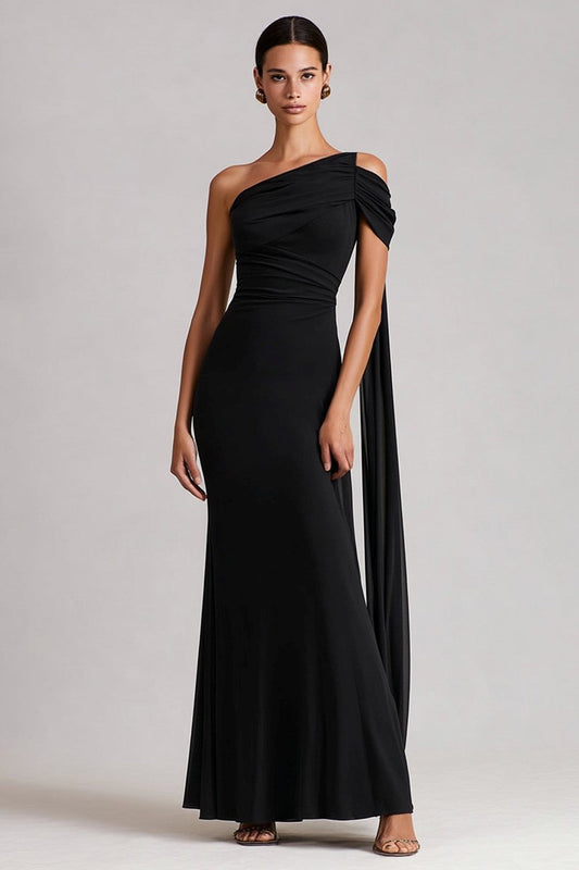 Robe longue sirène en satin noir à une épaule avec traîne