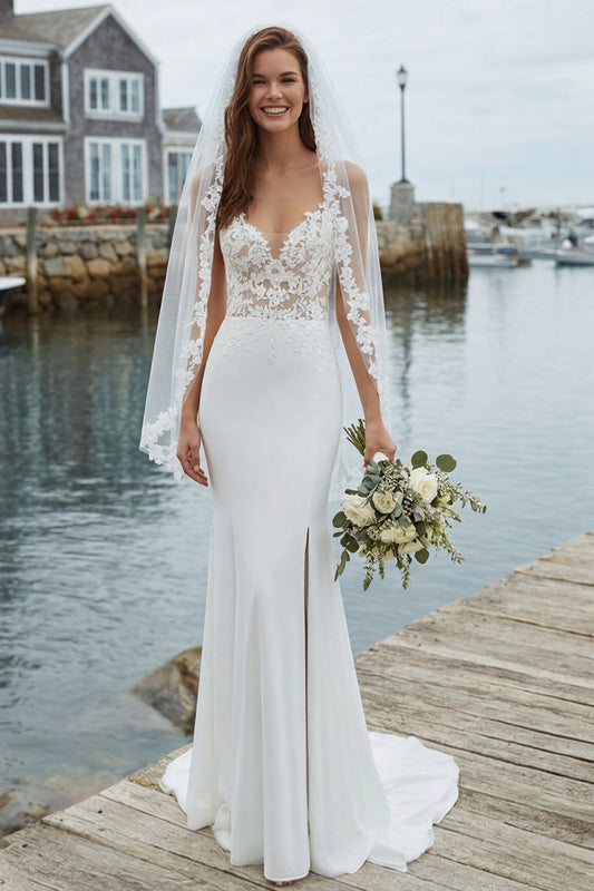 Robe de mariée en satin ivoire avec appliques de sirène et traîne chapelle