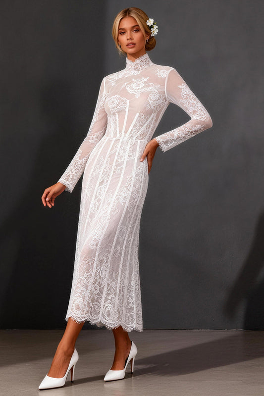 Robe de mariée fourreau blanche en dentelle à manches longues