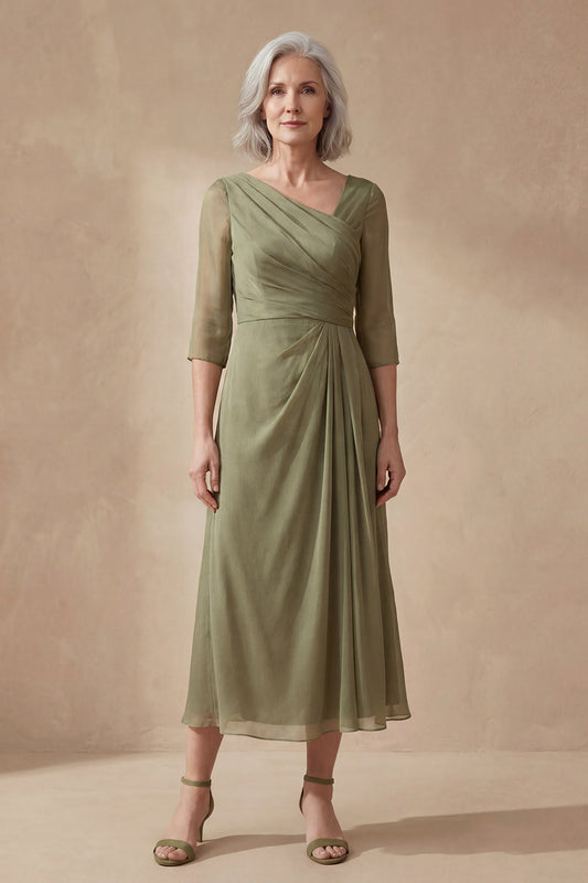 Robe de mère de la mariée mi-longue évasée à col en V froncé de couleur vert sauge poussiéreux