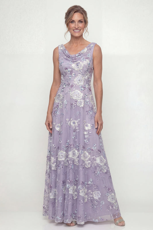 Robe longue de mère de la mariée coupe évasée, couleur violet poussiéreux, avec col bénitier brodé et sequins