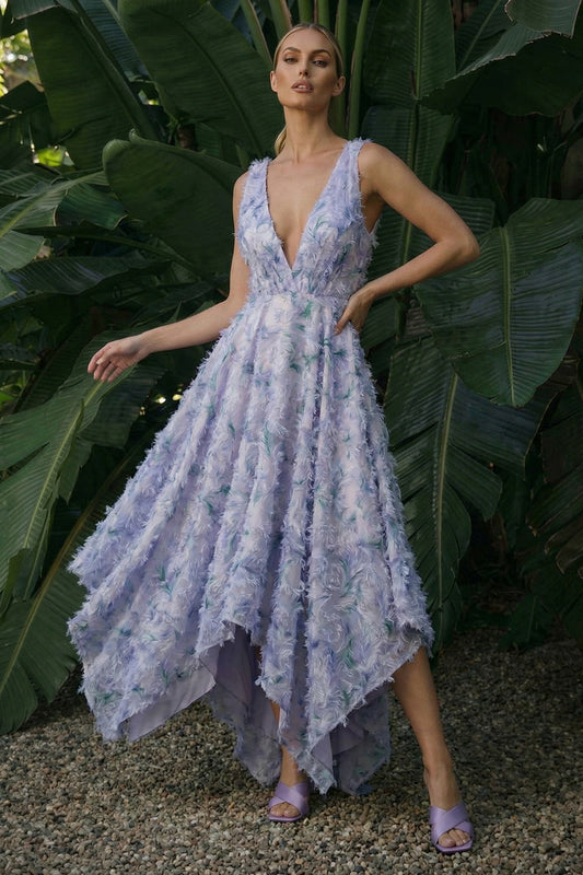 Robe de cérémonie asymétrique coupe trapèze dos nu motif floral mauve clair