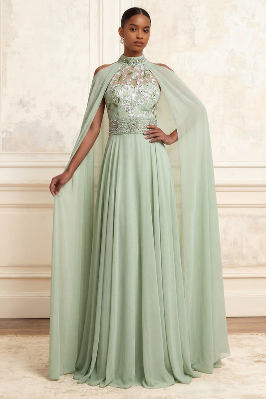 Robe de bal longue en tulle brodée de fleurs et de perles, couleur sauge, coupe trapèze, col halter, avec cape